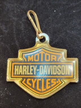 Harley-Davidson Eagle emblem, hang tag  & Keychains Set